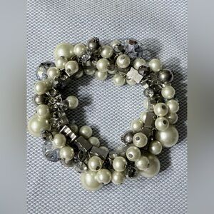 Elegant Pearl Cluster Stretch Bracelet - Ivory and Silver